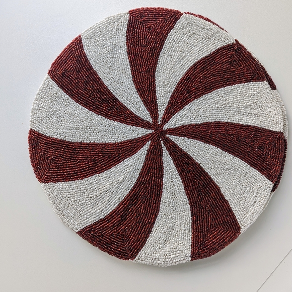 Handmade beaded peppermint table placements - Picture 8 of 8